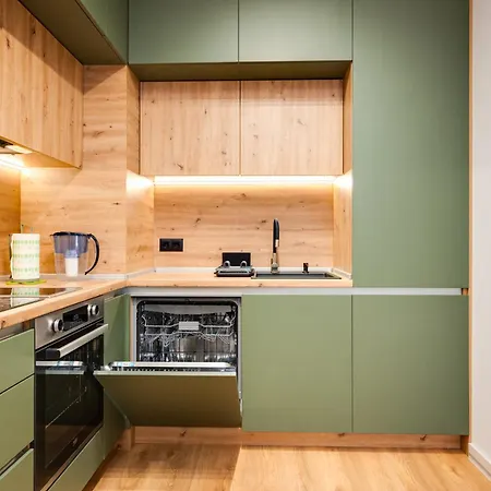 Апартаменти Stylish Flat With Parking For 4 Guest *